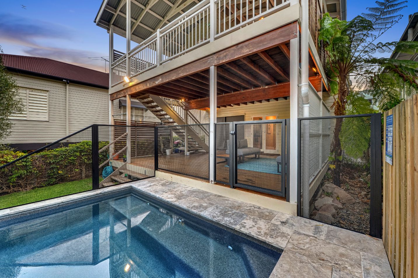 Infinity pool edge fencing in matt black, Queensland